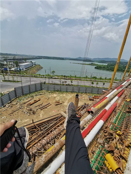 文安县作业中发生设备损坏或人员意外，责任怎么划分？