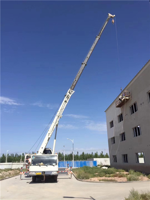 文安县“轻装强干”—— 吊车的 “轻量化臂架” 技术