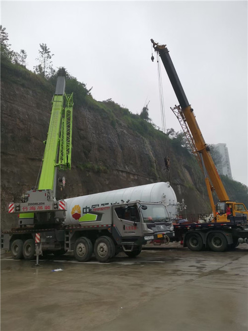 文安县“不怕风雨冻”—— 吊车的 “恶劣环境适应” 技术